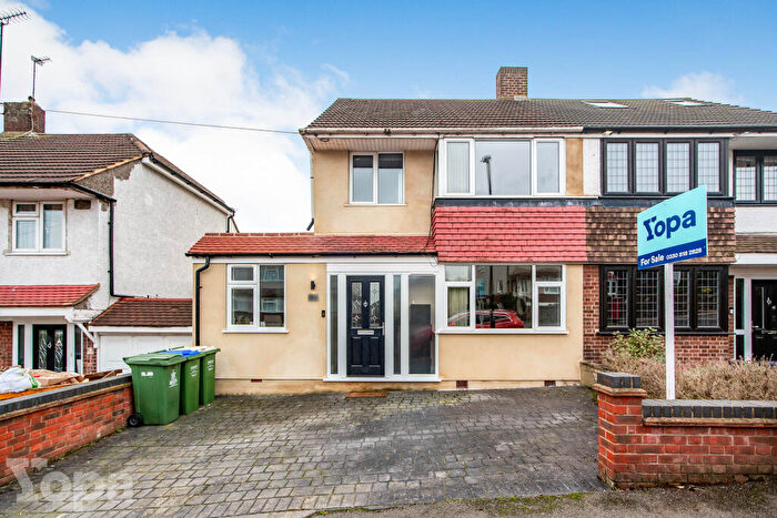 4 Bedroom Semi Detached House For Sale In Iron Mill Lane, Dartford, DA1