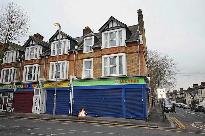 Studio To Rent In High Road Leyton, London, E10