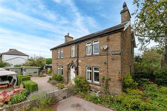 5 Bedroom Detached House For Sale In Otley Road, Bingley, West Yorkshire, BD16