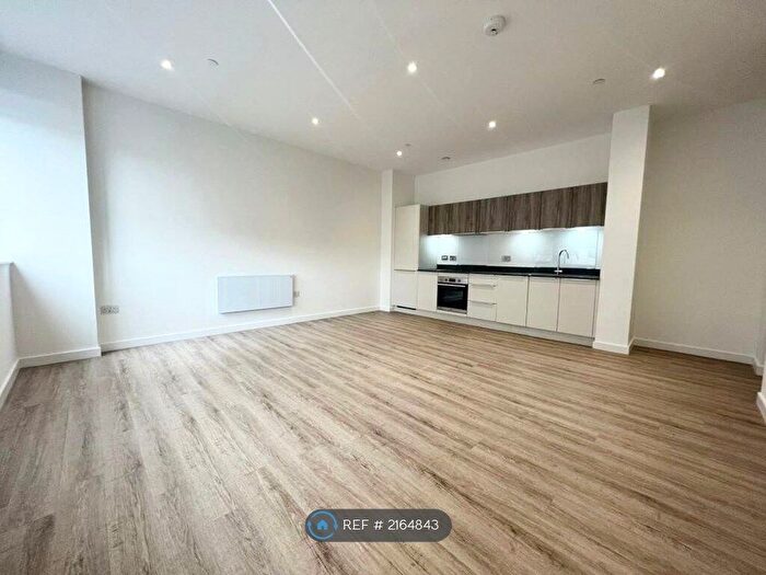 2 Bedroom Flat To Rent In Normandy House, Basingstoke, RG21