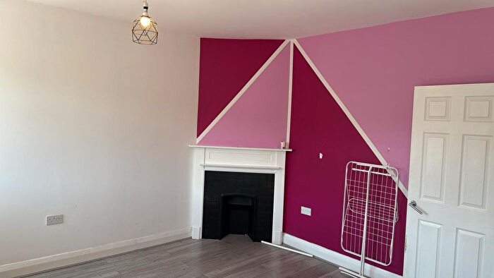 2 Bedroom Flat To Rent In A Brighton Road, Hooley, Coulsdon, CR5