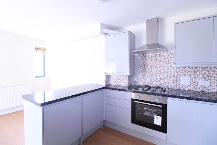 2 Bedroom Flat To Rent In New Wanstead, London, E11