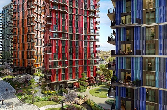 2 Bedroom Flat To Rent In Wood Lane, London, W12