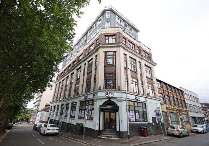 2 Bedroom Flat For Sale In Flat Hatton Place, Midland Road, Luton, Bedfordshire, LU2