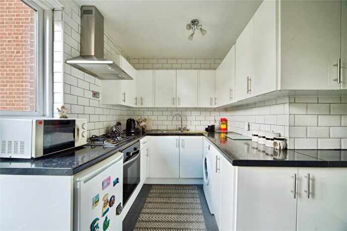 3 Bedroom Maisonette For Sale In Arbery Road, London, London, E3