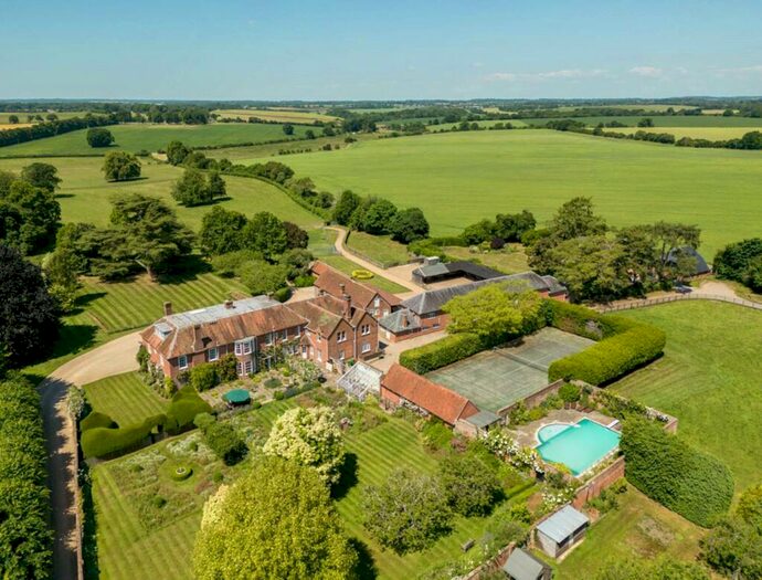 9 Bedroom Equestrian Facility For Sale In Chieveley, Newbury, Berkshire, RG20