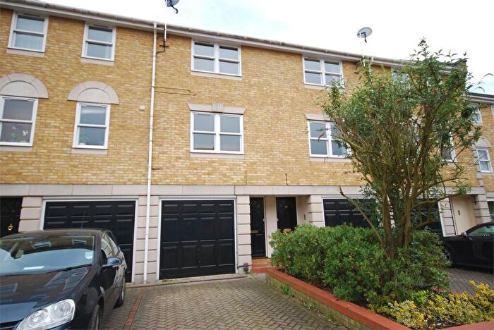 2 Bedroom Town House To Rent In Vicarage Drive, Beckenham, BR3