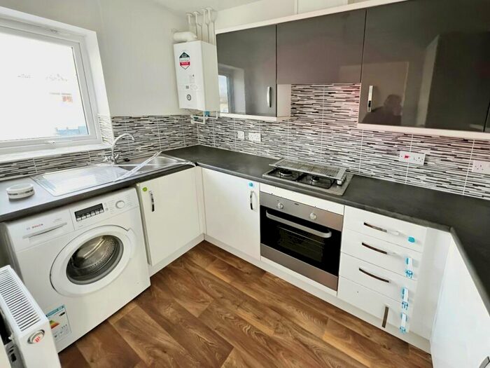 2 Bedroom Flat To Rent In Stockport Road, Grove Village, M13