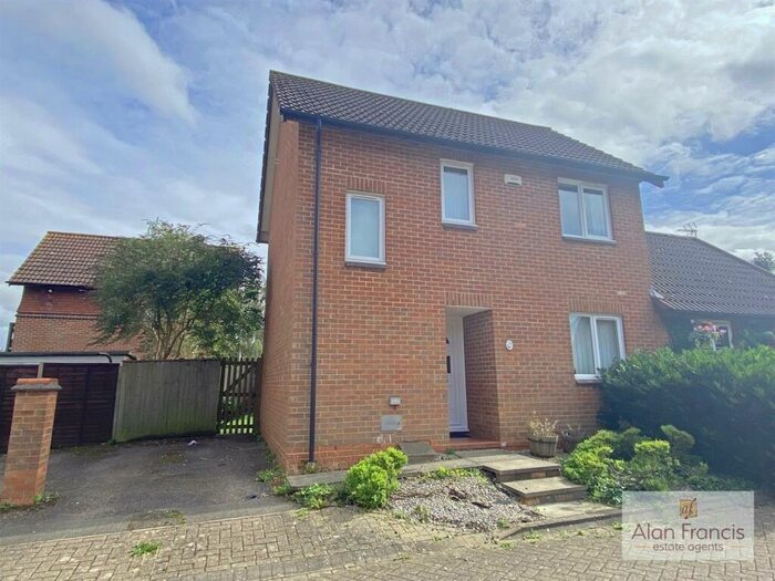 3 Bedroom Semi-Detached House To Rent In Glebe Close, Loughton, Milton Keynes, MK5