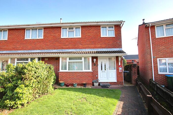 3 Bedroom Semi Detached House For Sale In Regents Park, Southampton, SO15
