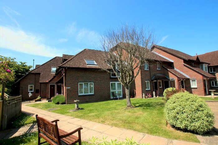 2 Bedroom Retirement Property For Sale In Lincoln Court, West End, Southampton, SO30