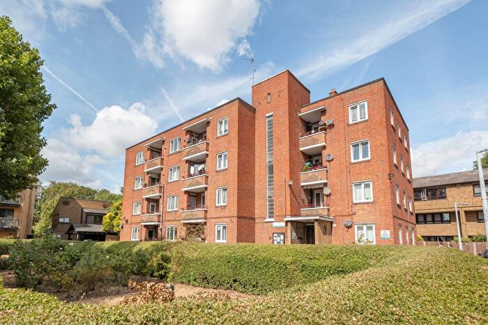 2 Bedroom Flat For Sale In Brunel Road, London, SE16