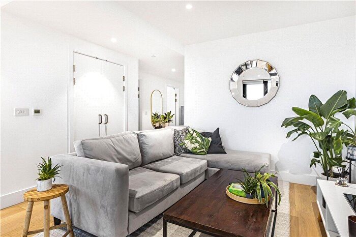 3 Bedroom Apartment To Rent In Kingsland High Street, London, E8