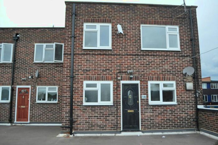 3 Bedroom Flat To Rent In North Street, Hornchurch, RM11