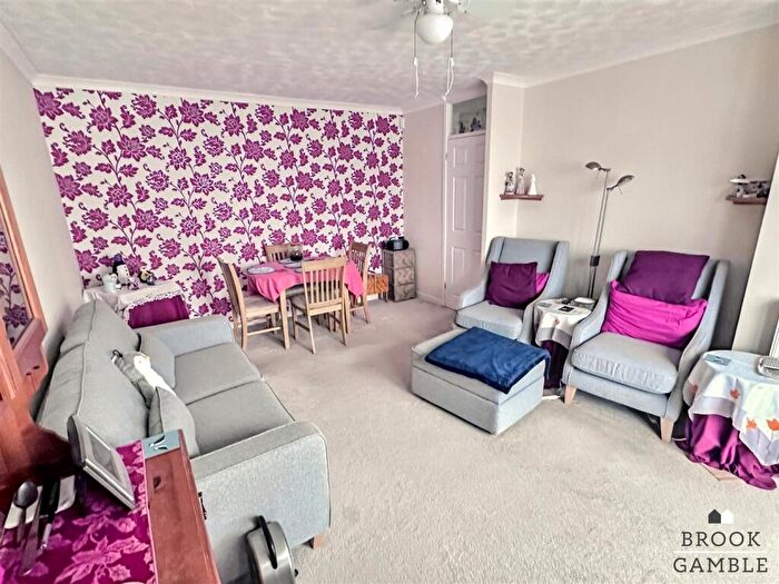2 Bedroom Bungalow For Sale In Jay Close, Eastbourne, BN23