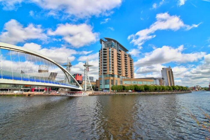 2 Bedroom Flat To Rent In The Quays, Salford, M50