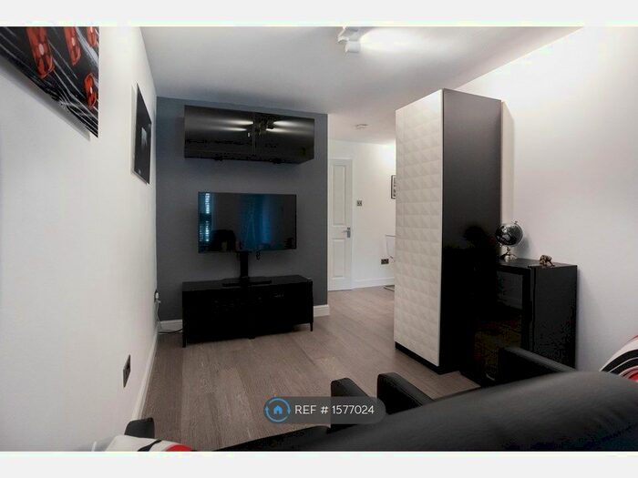 1 Bedroom Maisonette To Rent In Carters Walk, Farnham, GU9