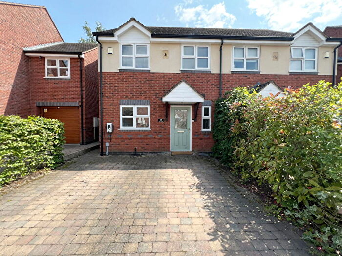 3 Bedroom Semi Detached House For Sale In The Loxleys, Hall Green, B28