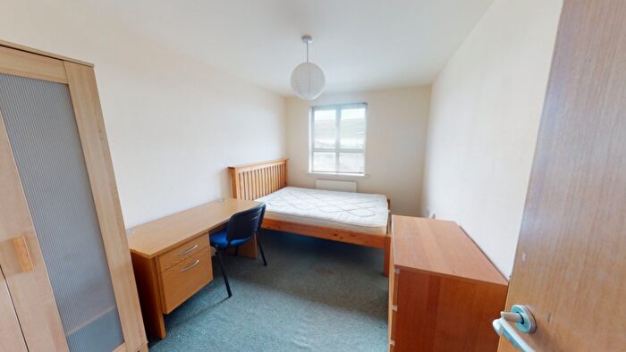 2 Bedroom Flat To Rent In Royal Victoria Court, NG7