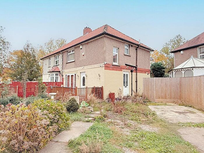 3 Bedroom Semi-Detached House For Sale In Swain House Road, Swain House, Bradford, BD2