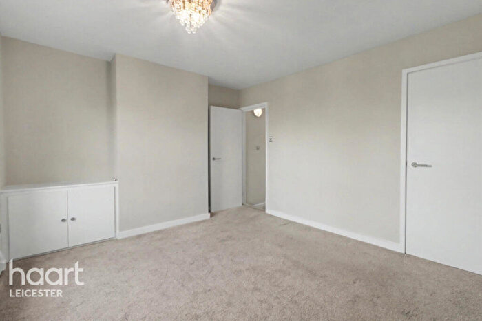 1 Bedroom Apartment For Sale In Hughenden Drive, Leicester, LE2