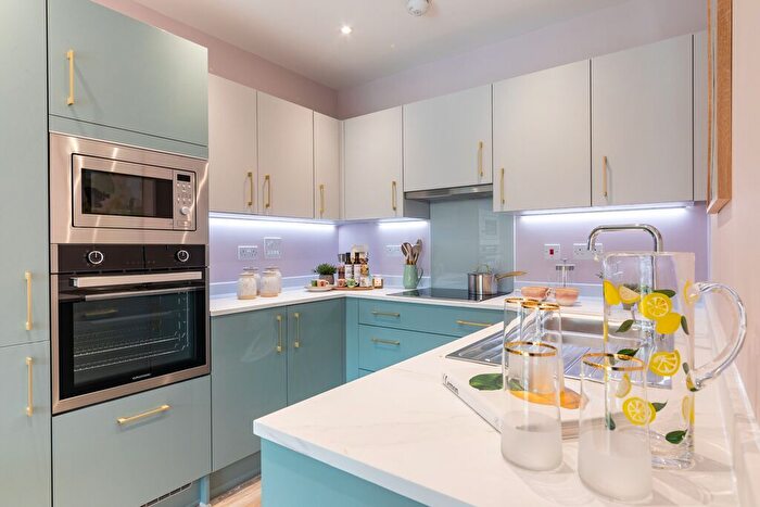 1 Bedroom Flat For Sale In " Bedroom Apartment" At Wood Street, London, E17