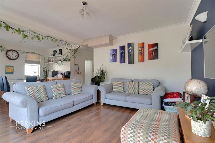 5 Bedroom Detached Bungalow To Rent In Greenford Gardens, Greenford, UB6