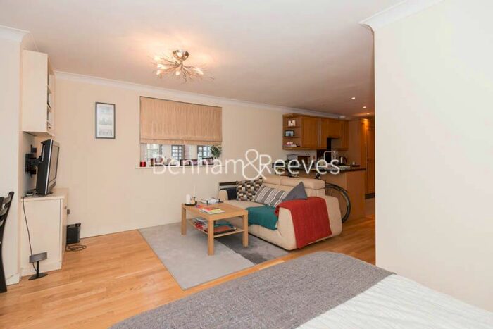 Studio To Rent In Brompton Park Crescent, Fulham, SW6