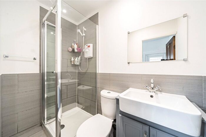 3 Bedroom Terraced House For Sale In Trevelyan Road, London, SW17