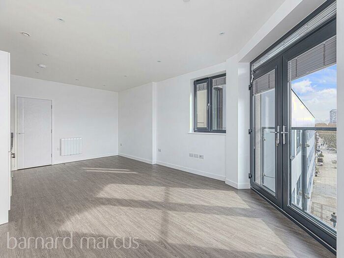 1 Bedroom Apartment To Rent In - High Road, Whetstone, N20