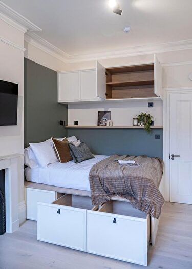 Studio To Rent In Kensington Gardens Square, London, W2