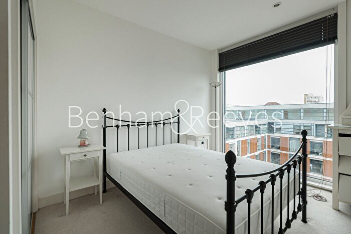 1 Bedroom Flat To Rent In Cornell Square, London, SW8