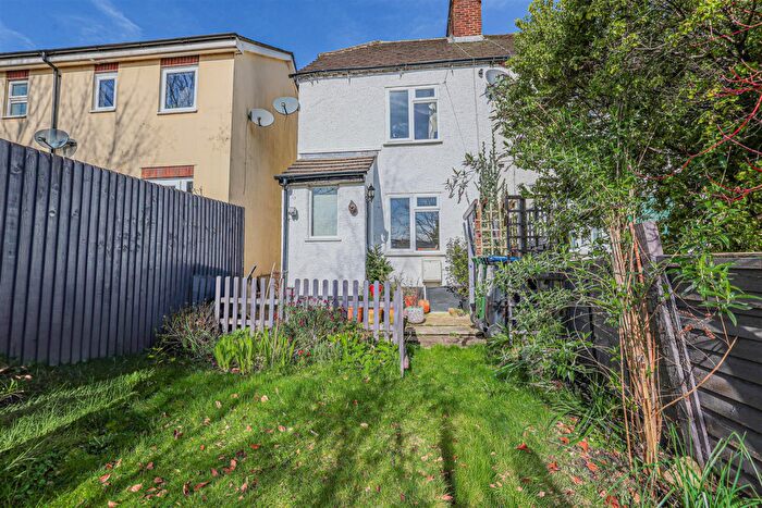 2 Bedroom Semi Detached House For Sale In Queensway, Hemel Hempstead, HP2