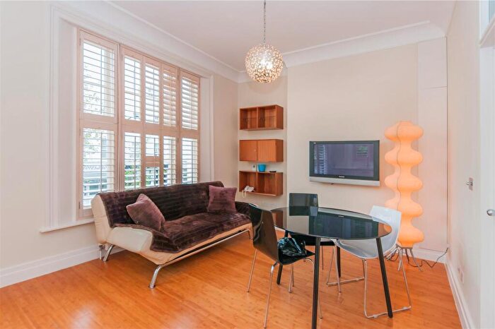 1 Bedroom Apartment To Rent In Boundary Road, St John's Wood, NW8