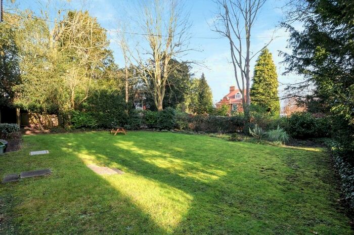 1 Bedroom Flat To Rent In Kinburn Drive, Egham Hill, Egham, Surrey, TW20