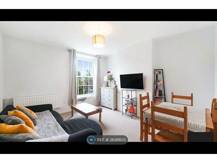 2 Bedroom Flat To Rent In Oakwell House, London, SW8