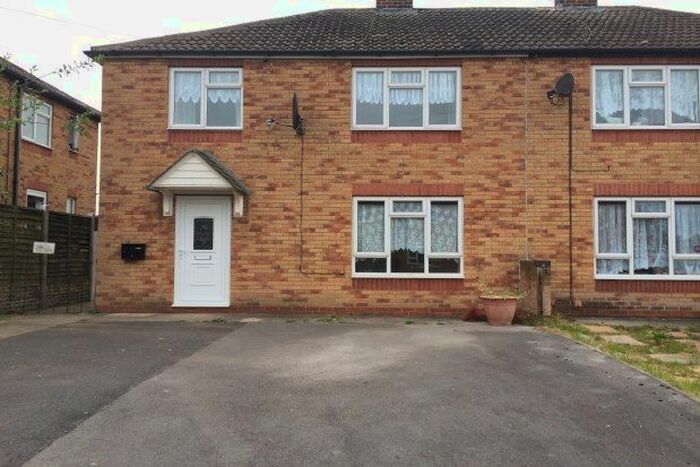 3 Bedroom Semi-Detached House To Rent In Bunyan Crescent, Alfreton, DE55
