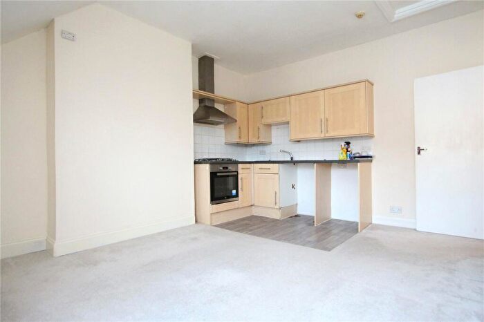 2 Bedroom Flat To Rent In Rowlands Road, Worthing, West Sussex, BN11