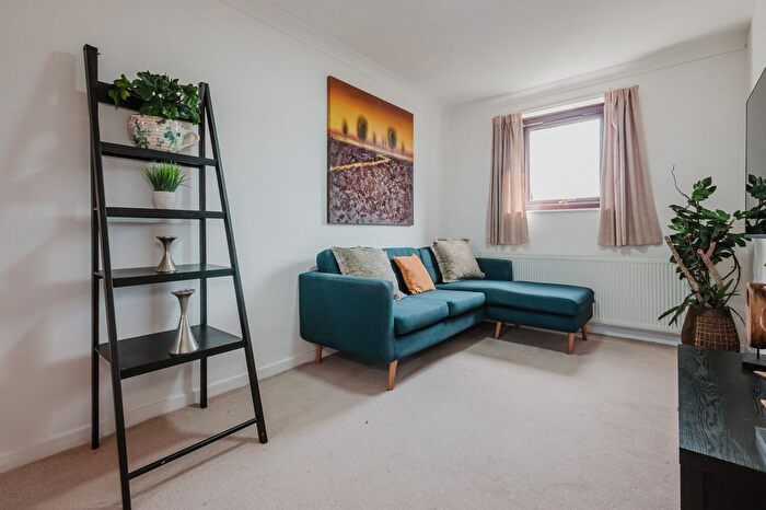 3 Bedroom Flat To Rent In Cedar Court, M14