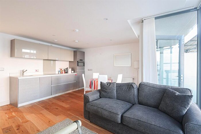 1 Bedroom Apartment For Sale In Prebend Street, Angel, N1