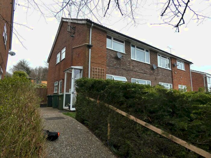 2 Bedroom Maisonette To Rent In Lime Grove Alton, GU34