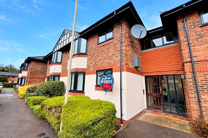 2 Bedroom Flat For Sale In Waterside Court, Fleet, Hampshire, GU51