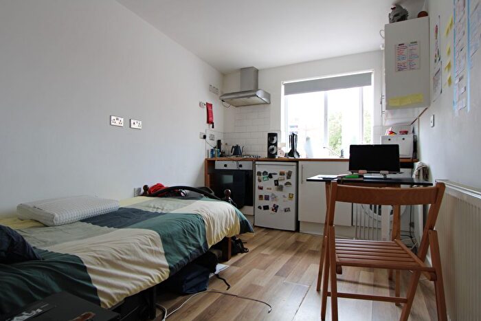 Studio To Rent In Walworth Road, London, SE17