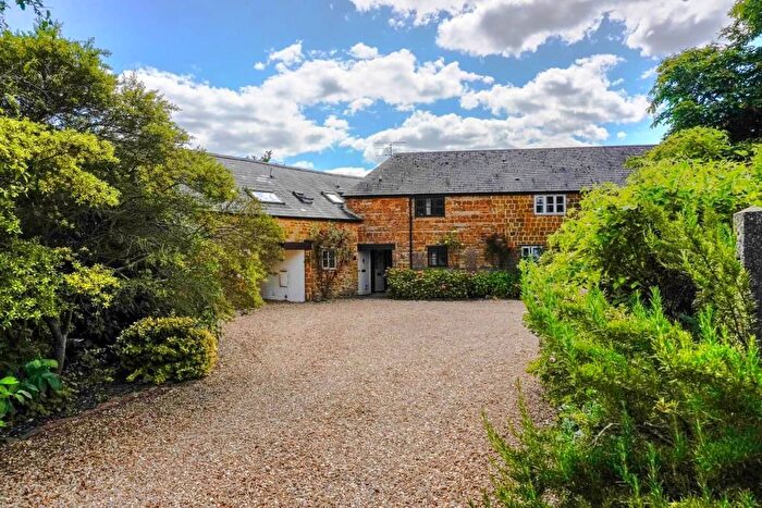 2 Bedroom Cottage For Sale In Duns Tew, Bicester, OX25