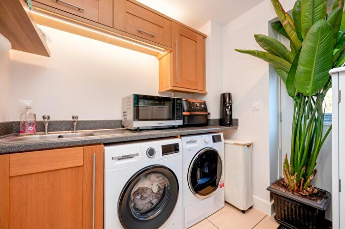 6 Bedroom Detached House For Sale In Contract Ready Stunning Home On Brunel Avenue, NG33
