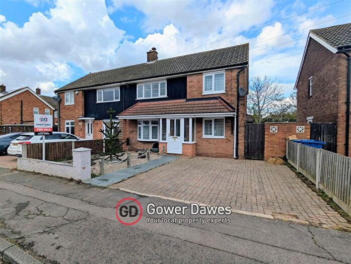 3 Bedroom Semi Detached House For Sale In Morant Road, Chadwell St.Mary, RM16