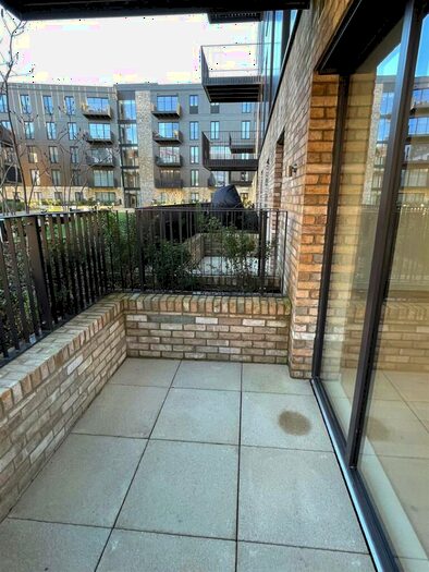 2 Bedroom Flat To Rent In Fellow House, Mill Hill, NW7