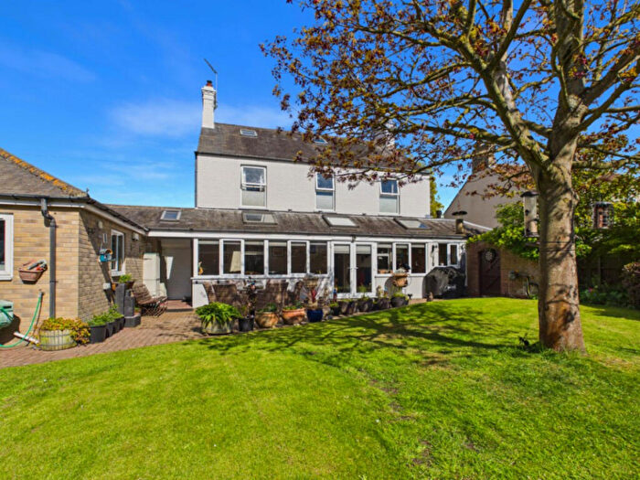 4 Bedroom Detached House For Sale In Oulton Road North, Lowestoft, NR32