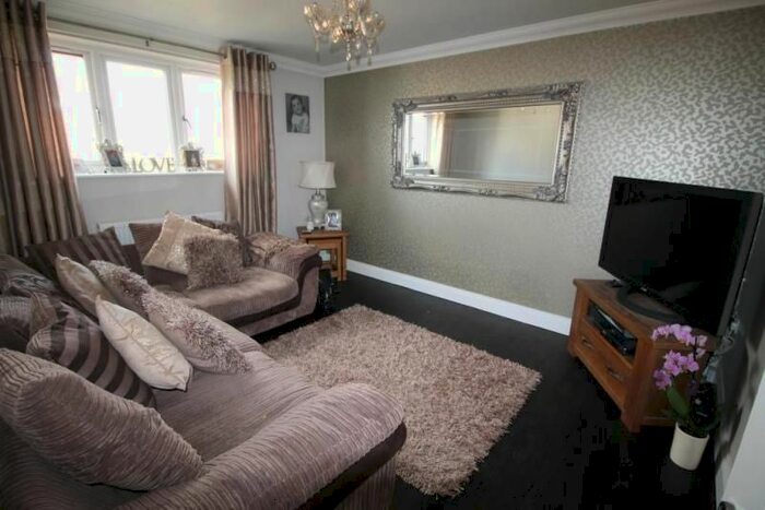 2 Bedroom Flat To Rent In Mascalls Lane, Brentwood, CM14