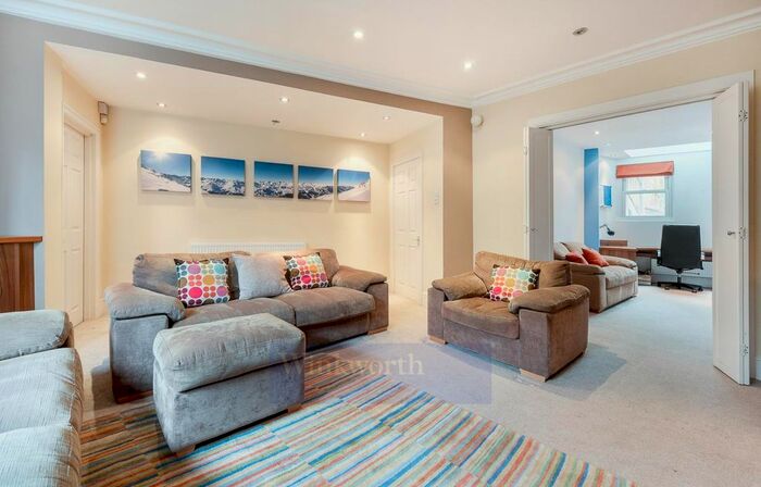 4 Bedroom Property To Rent In Harleyford Road, London, SE11